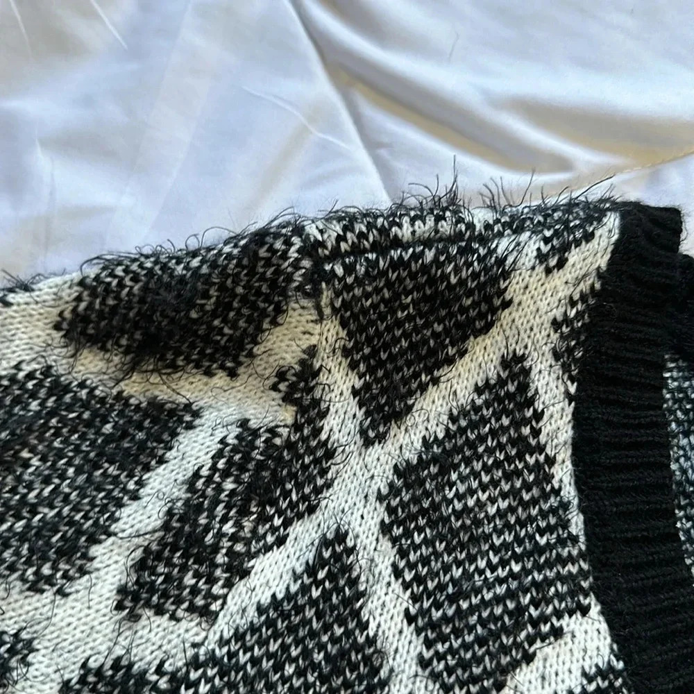 Lane Bryant sweater black & white with eyelash yarn size 18/20 - Picture 5 of 5